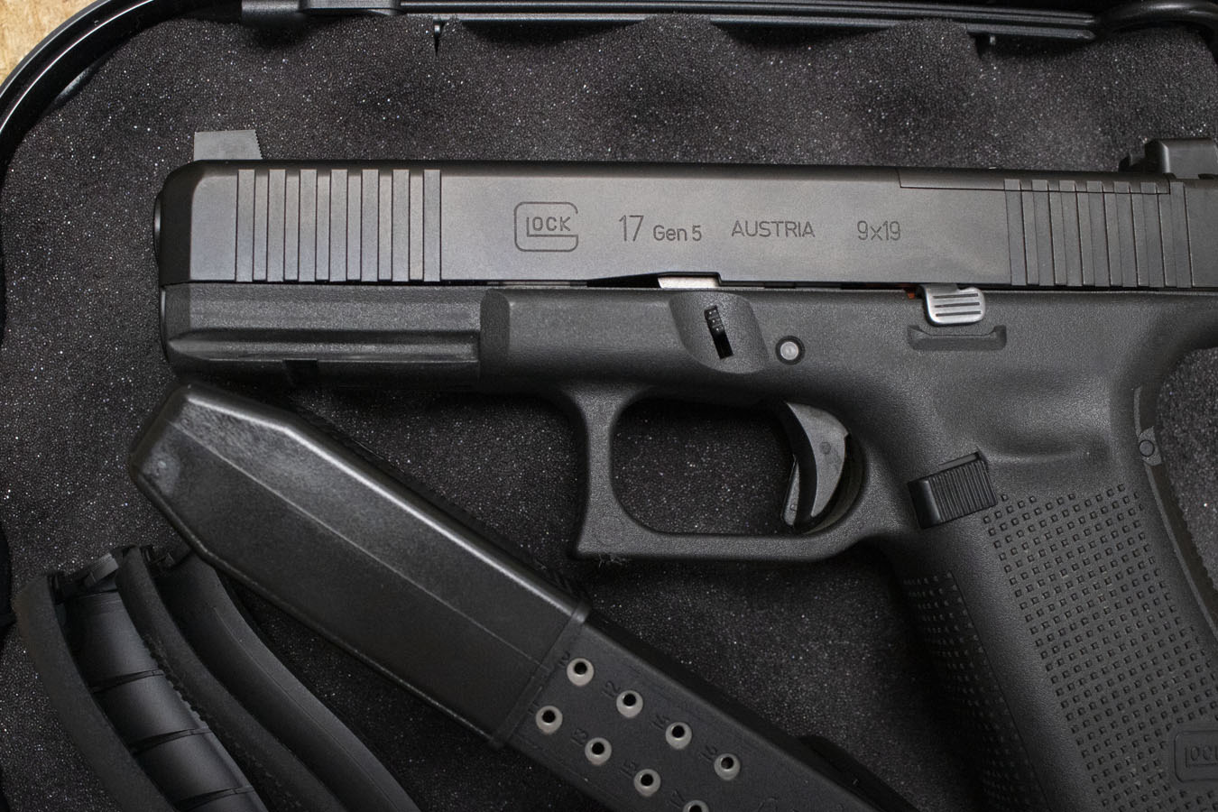 GLOCK 17 Gen5 MOS 9mm Police Trade-In Pistol with Two Magazines (Good Condition)